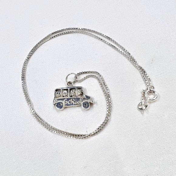 NWOT – Save the Children – 3D School Bus w/ Children 18” Box Chain Necklace 925 - Picture 1 of 10